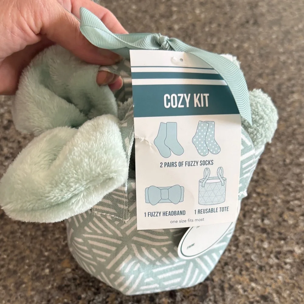 NEW Small Mint Green Gift Basket - 2 pr fuzzy fleece socks, 1 headband & Basket